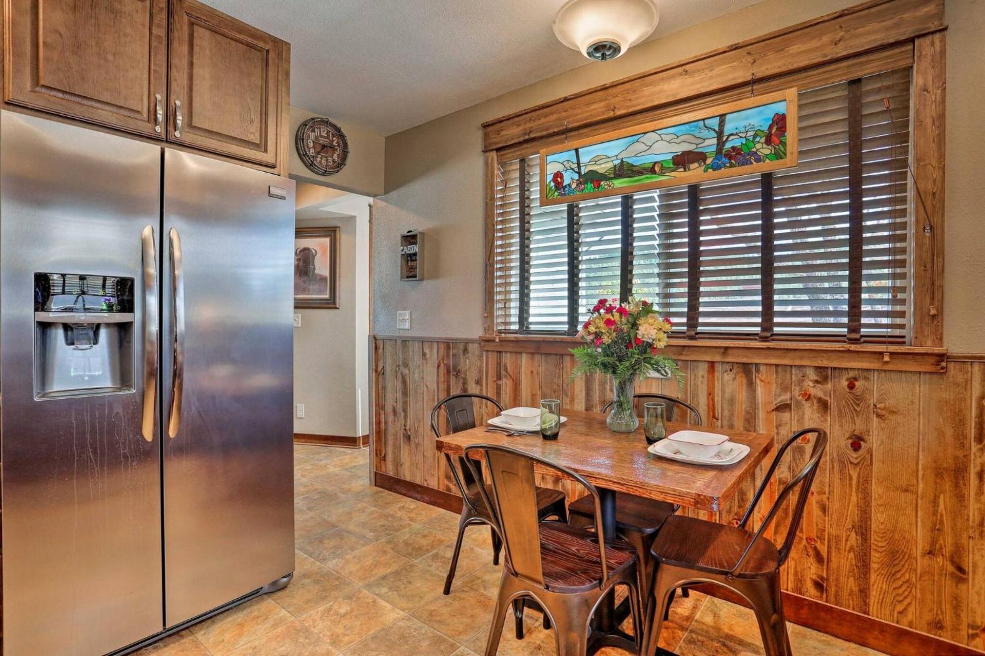 Cozy Custer Cottage W Deck: Walk To Shops Food Экстерьер фото
