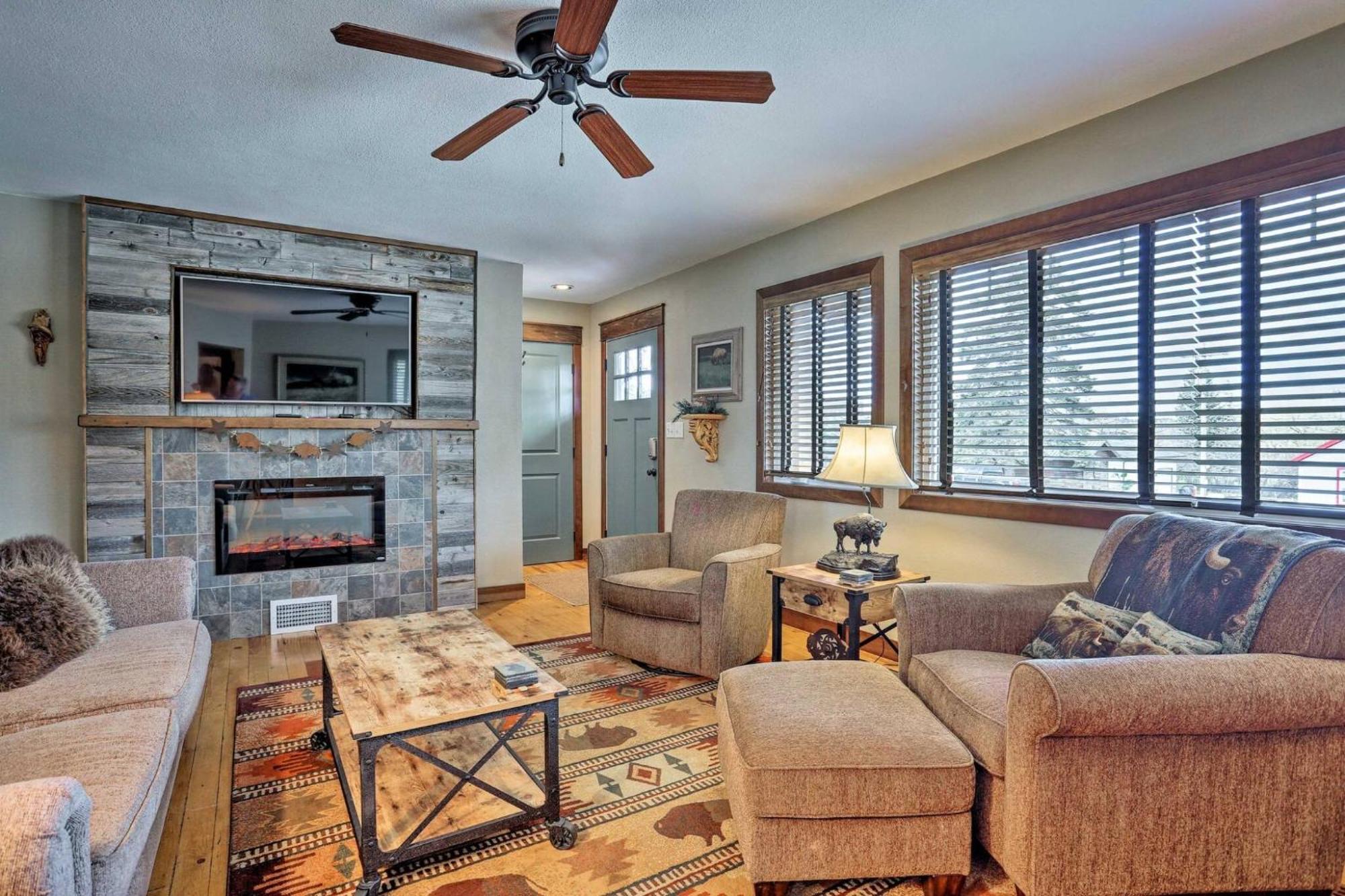 Cozy Custer Cottage W Deck: Walk To Shops Food Экстерьер фото