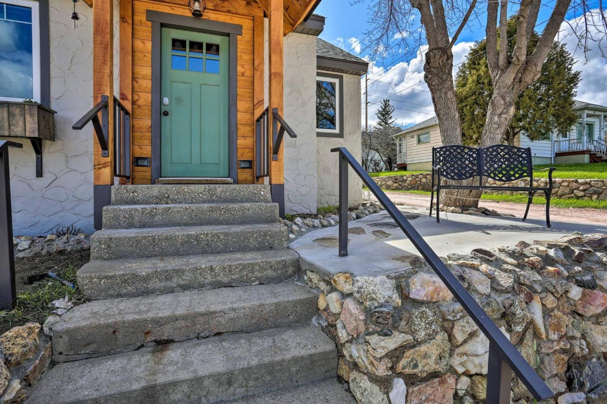 Cozy Custer Cottage W Deck: Walk To Shops Food Экстерьер фото
