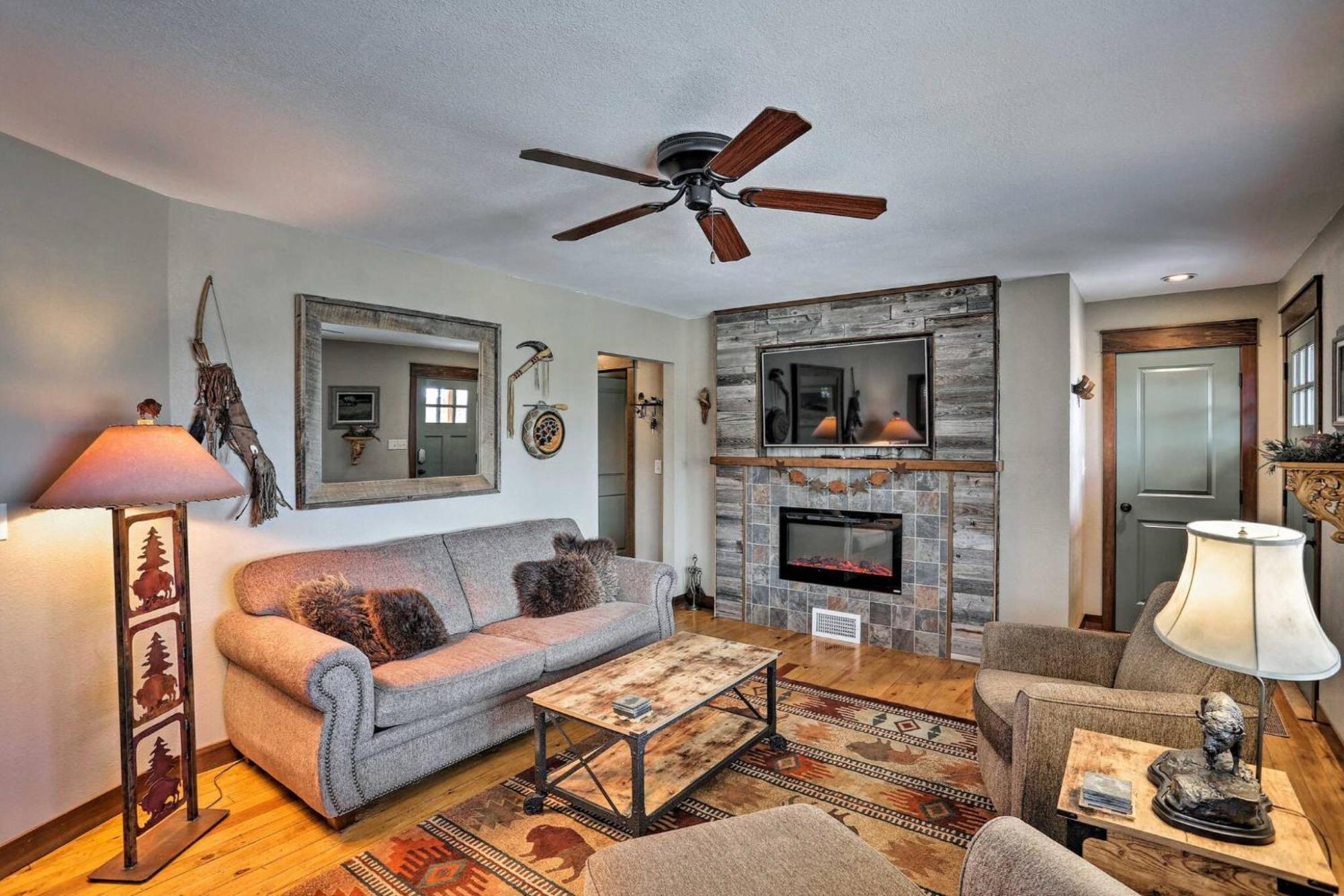 Cozy Custer Cottage W Deck: Walk To Shops Food Экстерьер фото